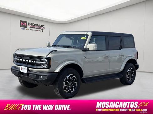 Used 2025 Ford Bronco Outer Banks AWD/4WD image 3