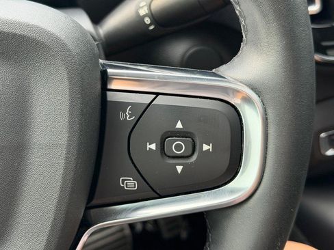 Used 2022 Volvo XC40 P8 Recharge Plus AWD/4WD image 17