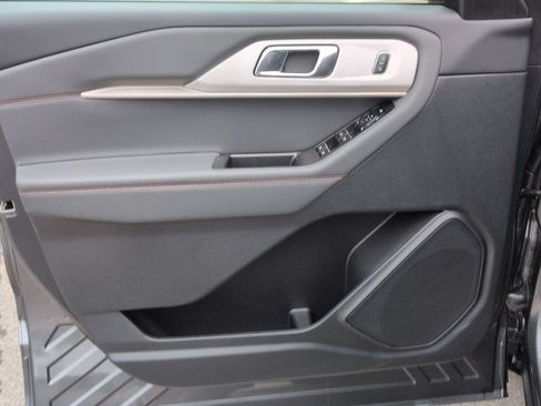 New 2026 Ford Explorer Active RWD image 13