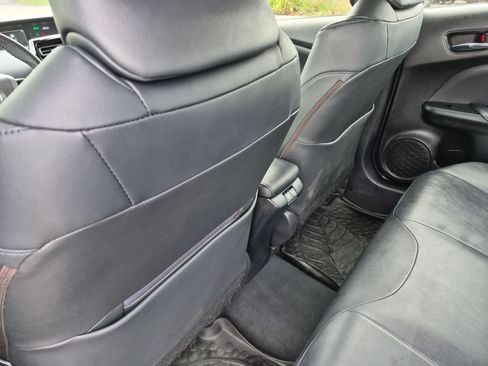 Used 2019 Toyota Prius XLE AWD/4WD image 18