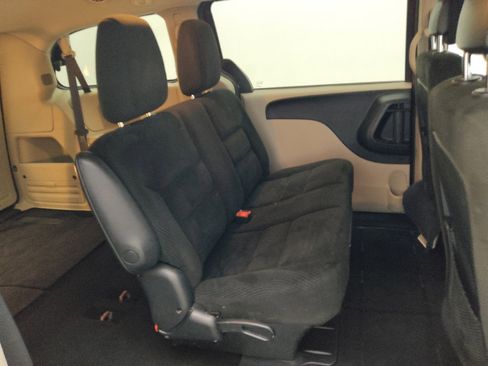 Used 2017 Dodge Grand Caravan SE image 19