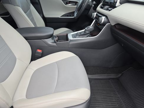 Certified 2022 Toyota RAV4 Limited AWD/4WD image 13