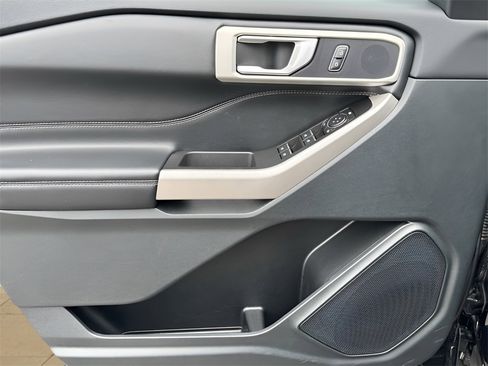 Used 2023 Ford Explorer XLT w/ Equipment Group 202A image 11