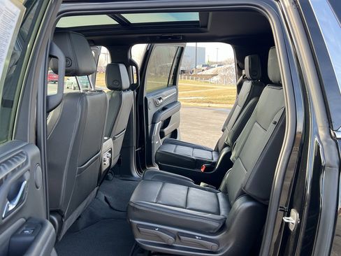 Used 2023 GMC Yukon XL Denali image 35