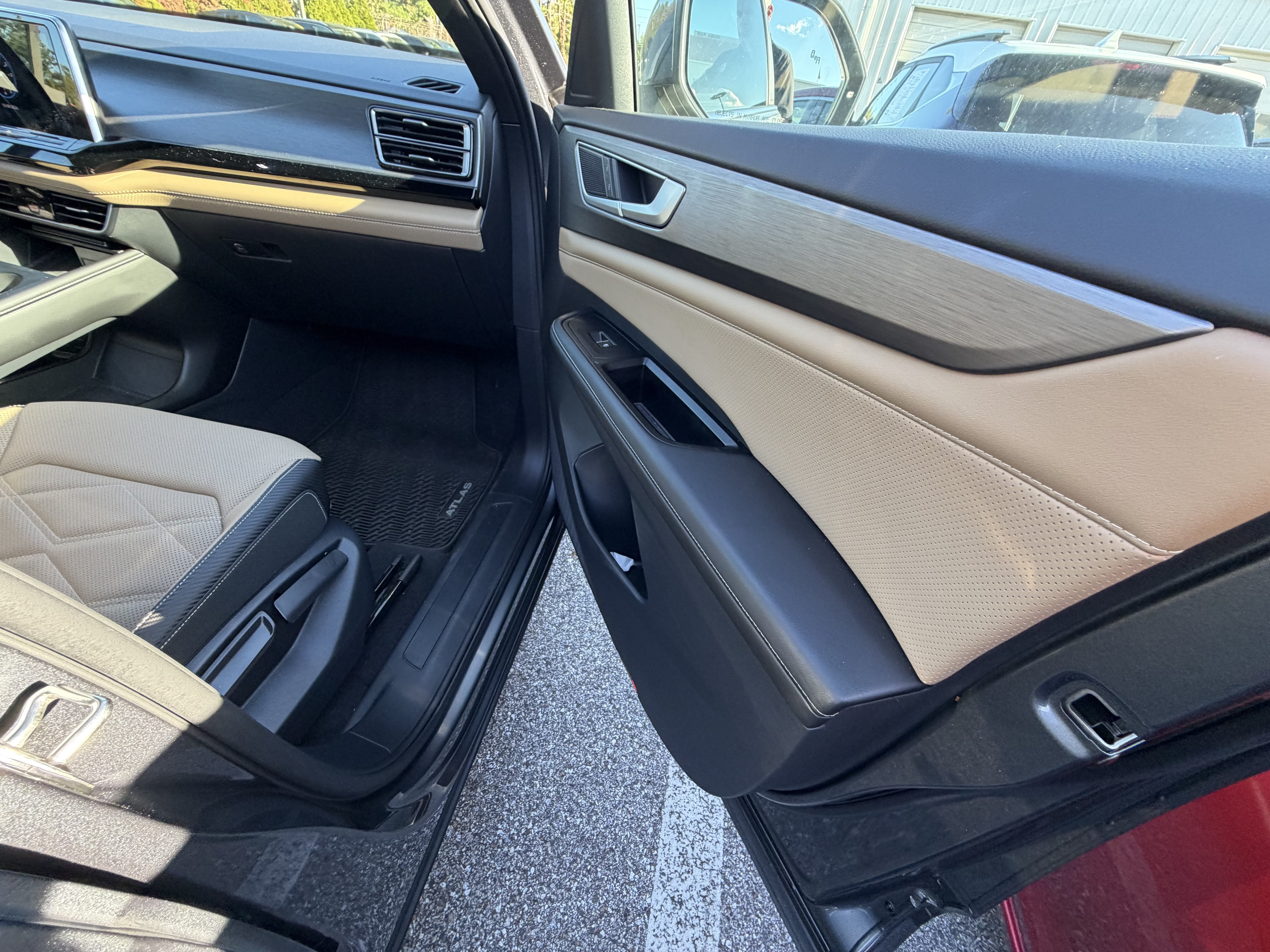 Used 2024 Volkswagen Atlas Cross Sport SE AWD/4WD image 17