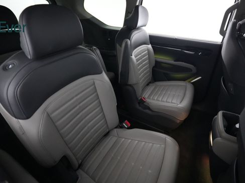 Used 2024 Kia EV9 Land AWD/4WD image 5