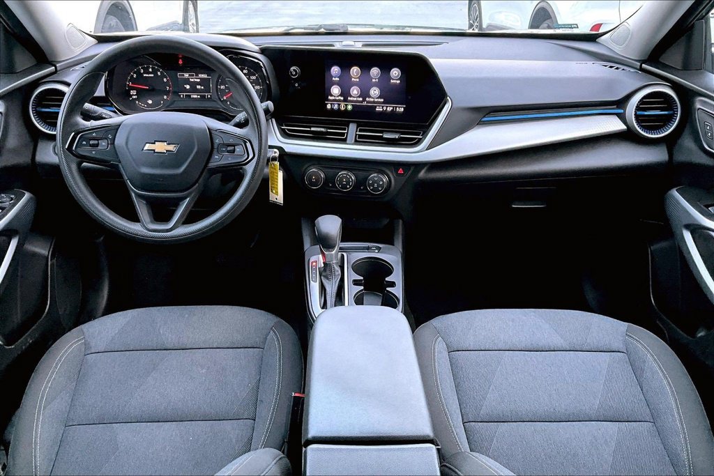 Used 2025 Chevrolet Trax LS w/ LS Convenience Package FWD image 15