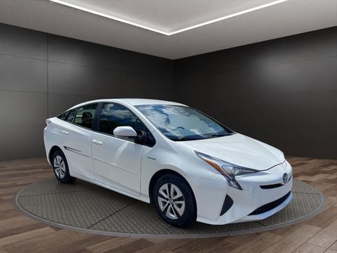 Used 2017 Toyota Prius Three FWD image 2
