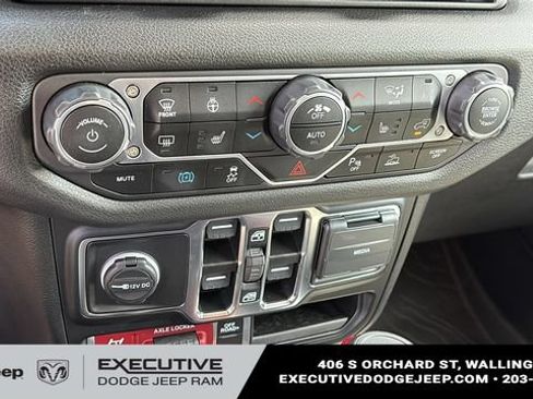 Used 2024 Jeep Wrangler Unlimited AWD/4WD image 19