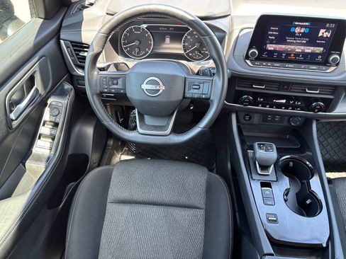 Used 2025 Nissan Rogue SV FWD image 12