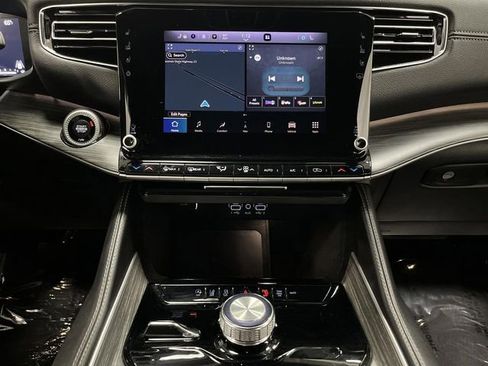 Used 2023 Jeep Wagoneer Series II w/ Premium Group I image 9