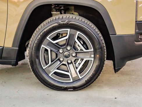 New 2026 Jeep Cherokee Laredo image 11