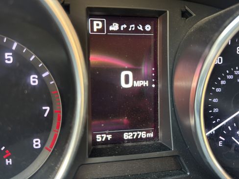 Used 2018 Hyundai Santa Fe Sport w/ 2.4L Tech Package 04 AWD/4WD image 16