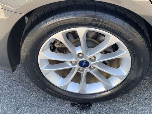 Used 2019 Ford Fusion SE FWD image 32