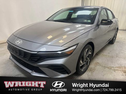 Certified 2025 Hyundai Elantra Sport FWD image 3