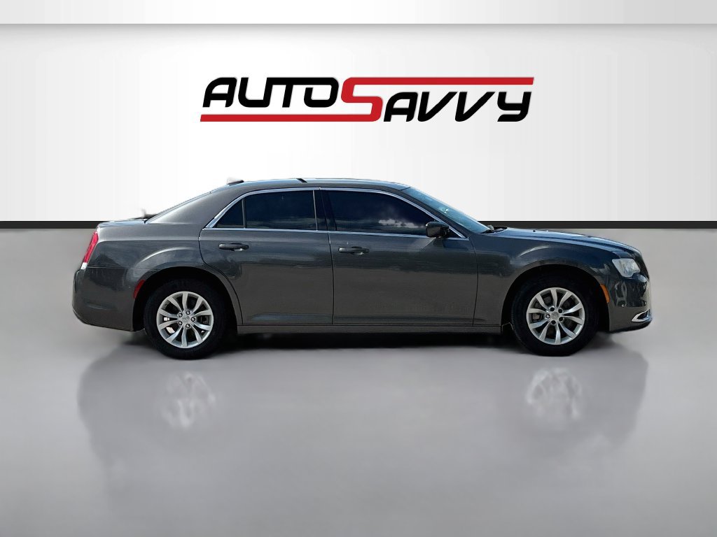 Used 2023 Chrysler 300 Touring RWD image 8