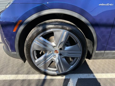 Certified 2024 Porsche Macan 4 Electric image 11