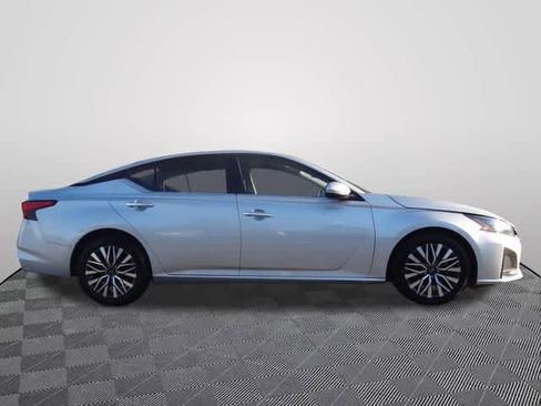 Used 2023 Nissan Altima 2.5 SV FWD image 4