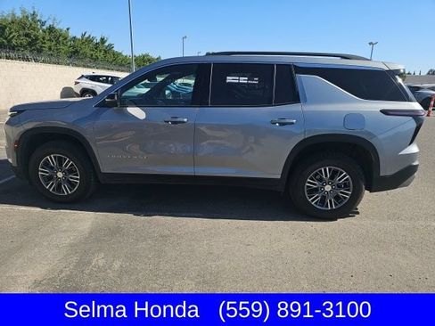 Used 2024 Chevrolet Traverse LT AWD/4WD image 2