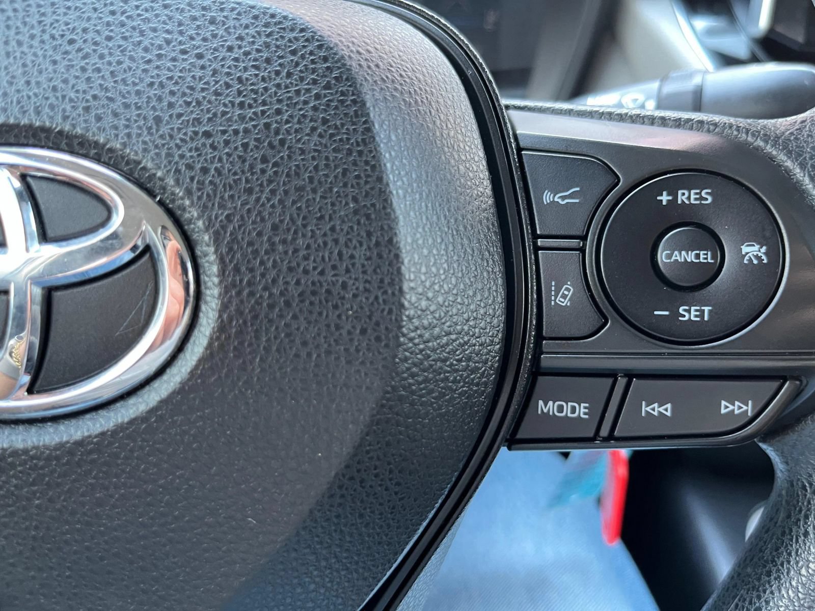 Used 2021 Toyota Corolla LE FWD image 17