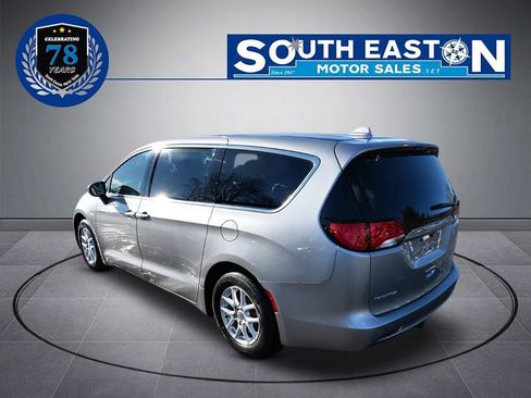 Used 2017 Chrysler Pacifica LX image 5