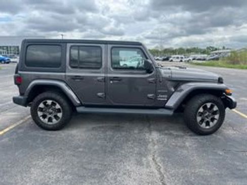 Used 2019 Jeep Wrangler Unlimited Sahara AWD/4WD image 4