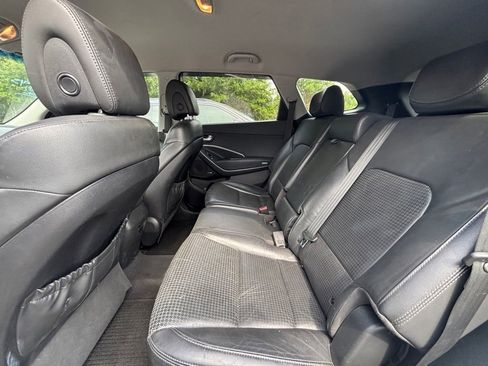 Used 2018 Ford Explorer XLT w/ Equipment Group 201A AWD/4WD image 18