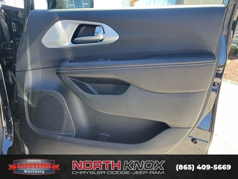 New 2026 Chrysler Pacifica Limited image 29