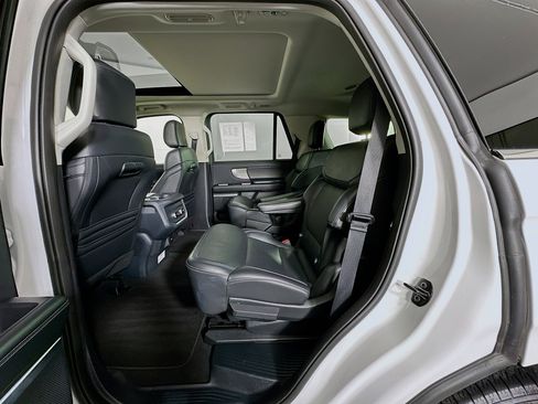 Used 2025 Ford Expedition Platinum image 29