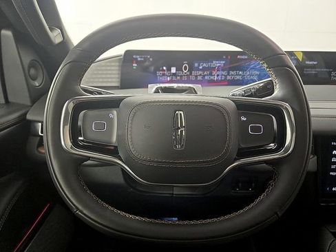 New 2026 Lincoln Navigator L Black Label AWD/4WD image 18