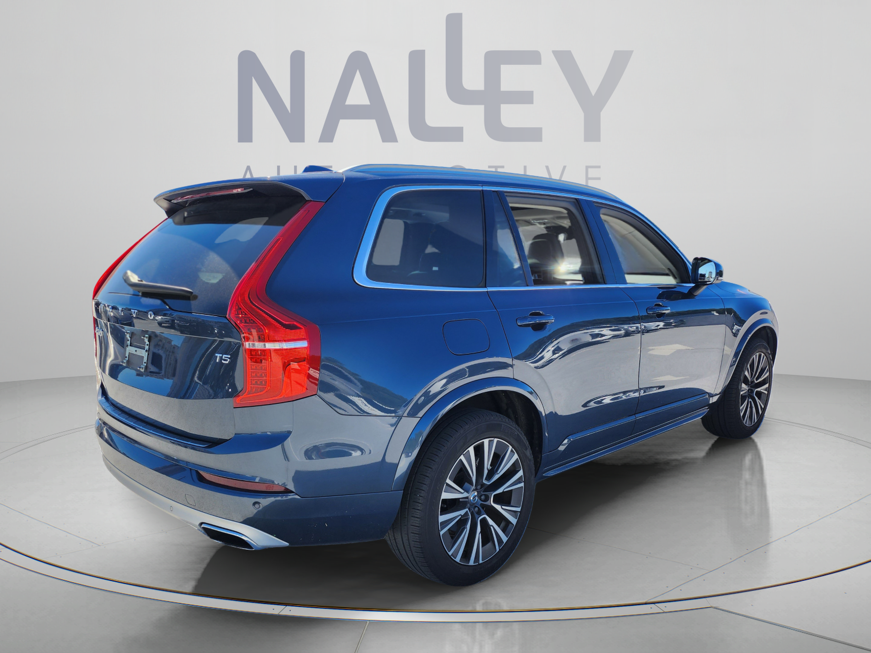 Used 2021 Volvo XC90 T5 Momentum w/ Climate Package FWD image 4