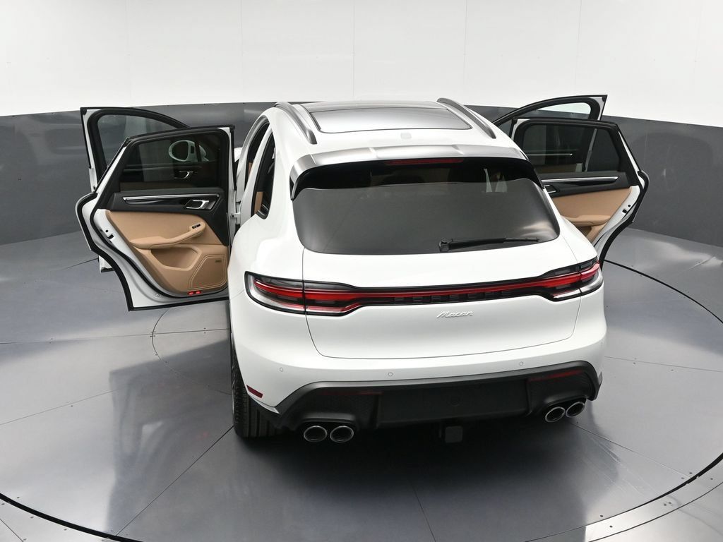 Certified 2026 Porsche Macan AWD/4WD image 35