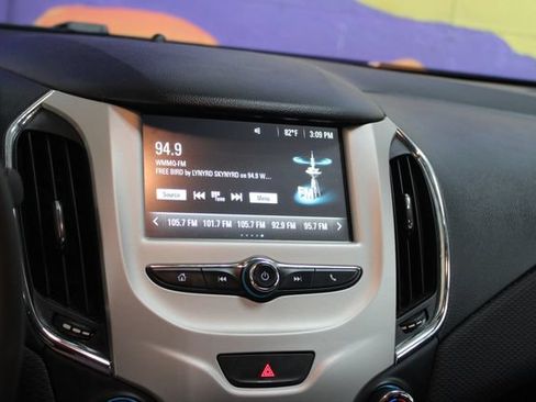 Used 2018 Chevrolet Cruze LS FWD image 17