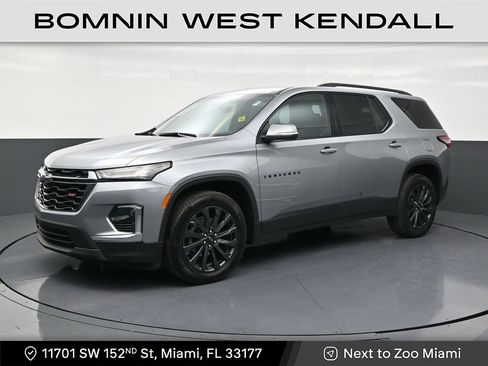 Used 2023 Chevrolet Traverse RS FWD image 1