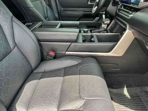 Used 2024 Toyota Tundra Limited AWD/4WD image 21