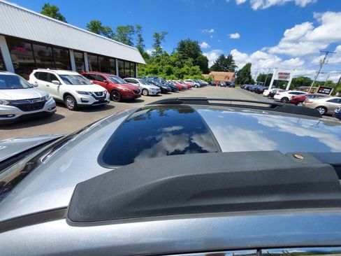 Used 2011 Subaru Outback 2.5i Limited w/ PWR Moonroof Pkg AWD/4WD image 16
