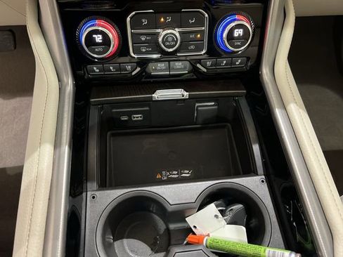 Used 2021 GMC Yukon Denali w/ Denali Premium Package AWD/4WD image 17
