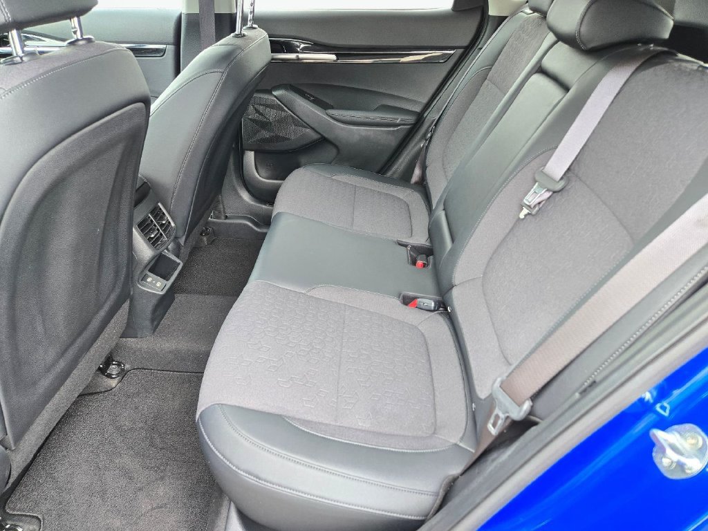 Used 2025 Kia Seltos S AWD/4WD image 17