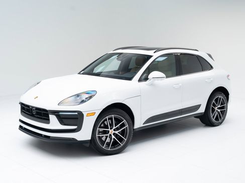 Certified 2025 Porsche Macan image 1