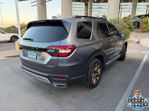 Used 2024 Honda Pilot Touring image 3