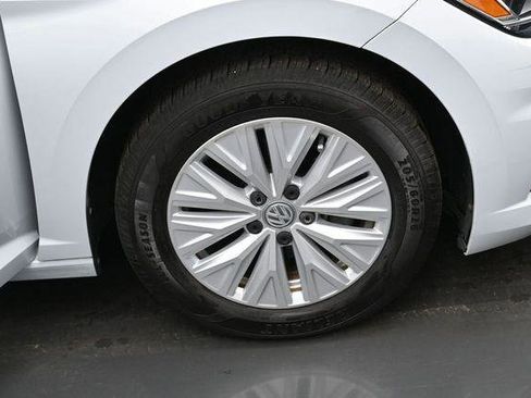 Used 2019 Volkswagen Jetta SE FWD image 34