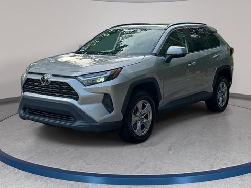 Used 2022 Toyota RAV4 XLE w/ Convenience Package FWD image 1