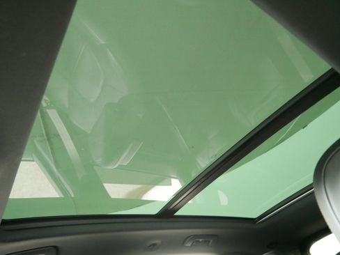 Used 2022 Porsche Cayenne Platinum Edition image 32