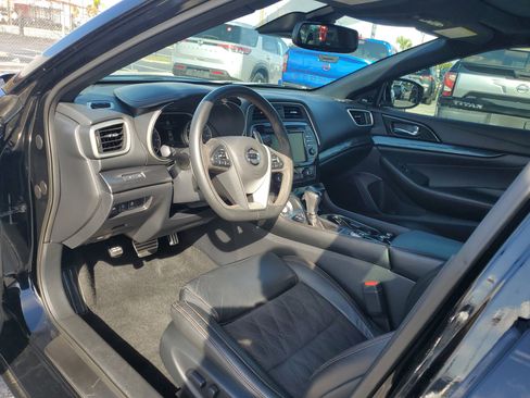 Certified 2019 Nissan Maxima SR w/ Premium Package image 13
