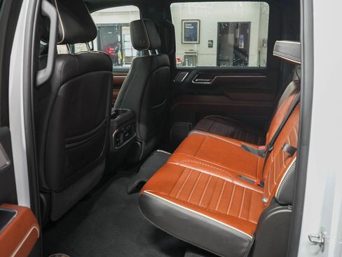 Used 2025 GMC Sierra 3500 Denali Ultimate AWD/4WD image 18