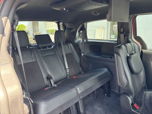 Used 2020 Dodge Grand Caravan SXT w/ Driver Convenience Group FWD image 10