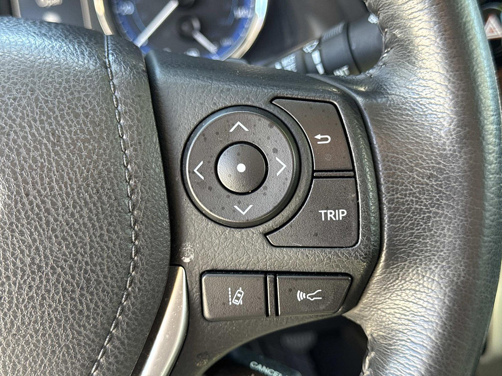 Used 2017 Toyota Corolla SE w/ SE Premium Package FWD image 6