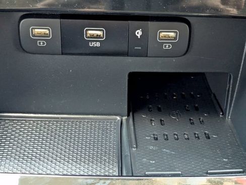 Certified 2024 Kia Carnival SX FWD image 33