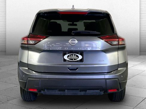 Used 2025 Nissan Rogue SV AWD/4WD image 3