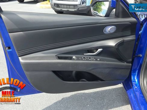 Used 2025 Hyundai Elantra SEL FWD image 12